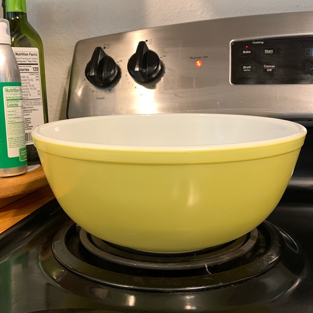 Large Vintage Pyrex Bowl